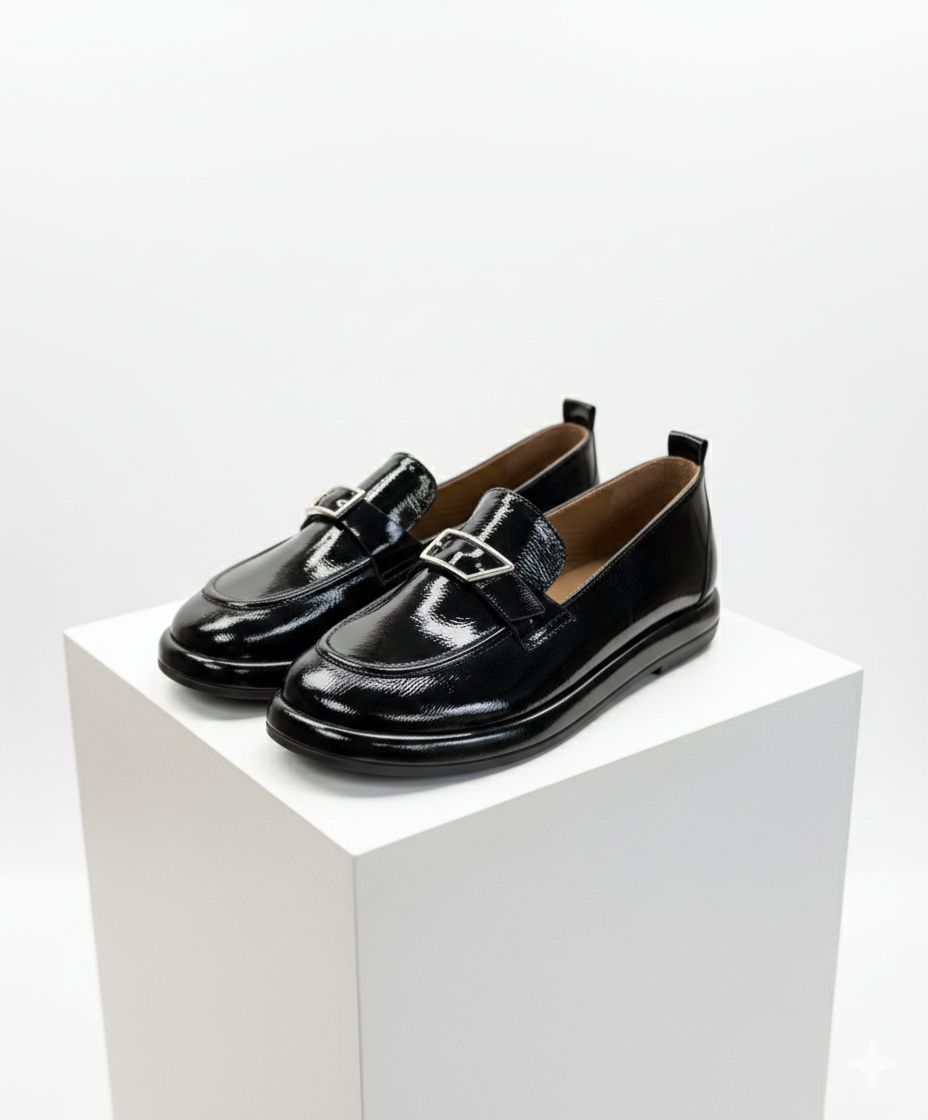 Lako odos loaferiai AINA