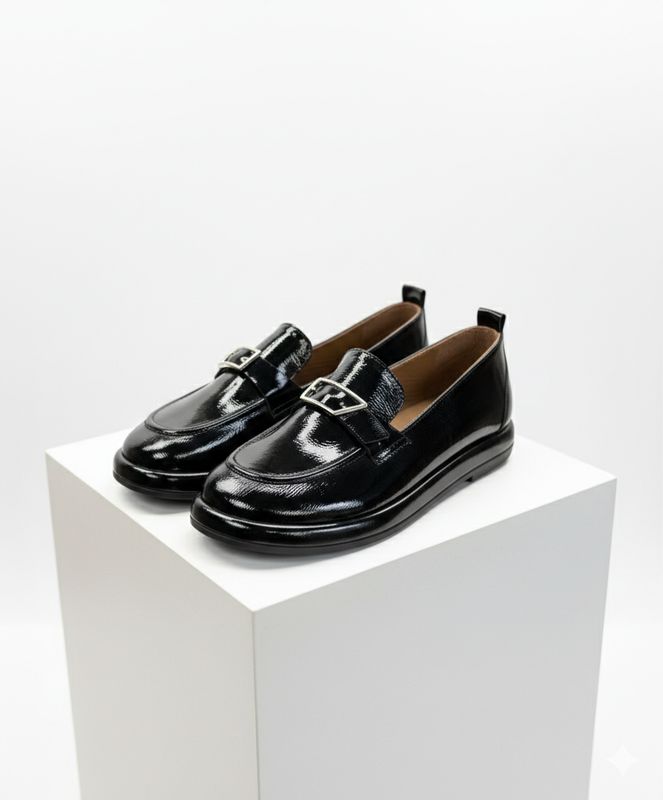 Lako odos loaferiai AINA