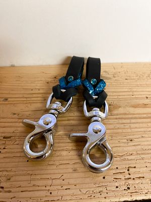 Steigbügelhalter mit Fischleder & Glitzer Steigbügelhalter mit Fischleder & Glitzer