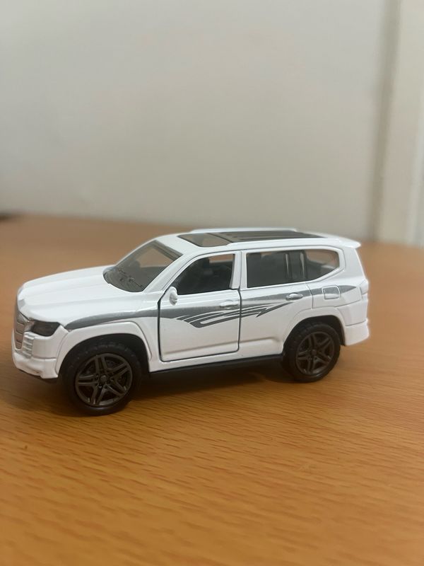 Premium Metal Car Toy – Pullback Power, Front Door Openable, Realistic Design – Perfect Gift for Car Enthusiasts!