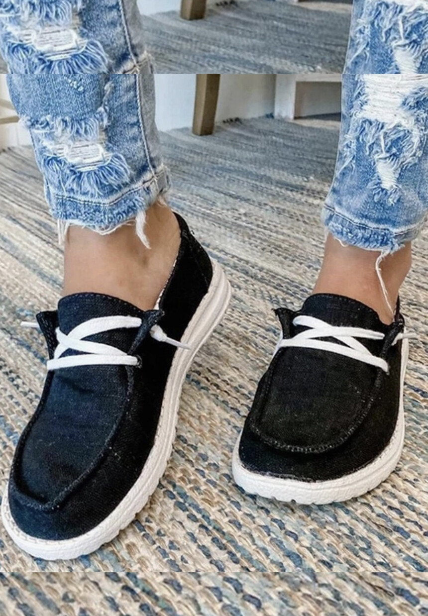 Black solid lace up shoes