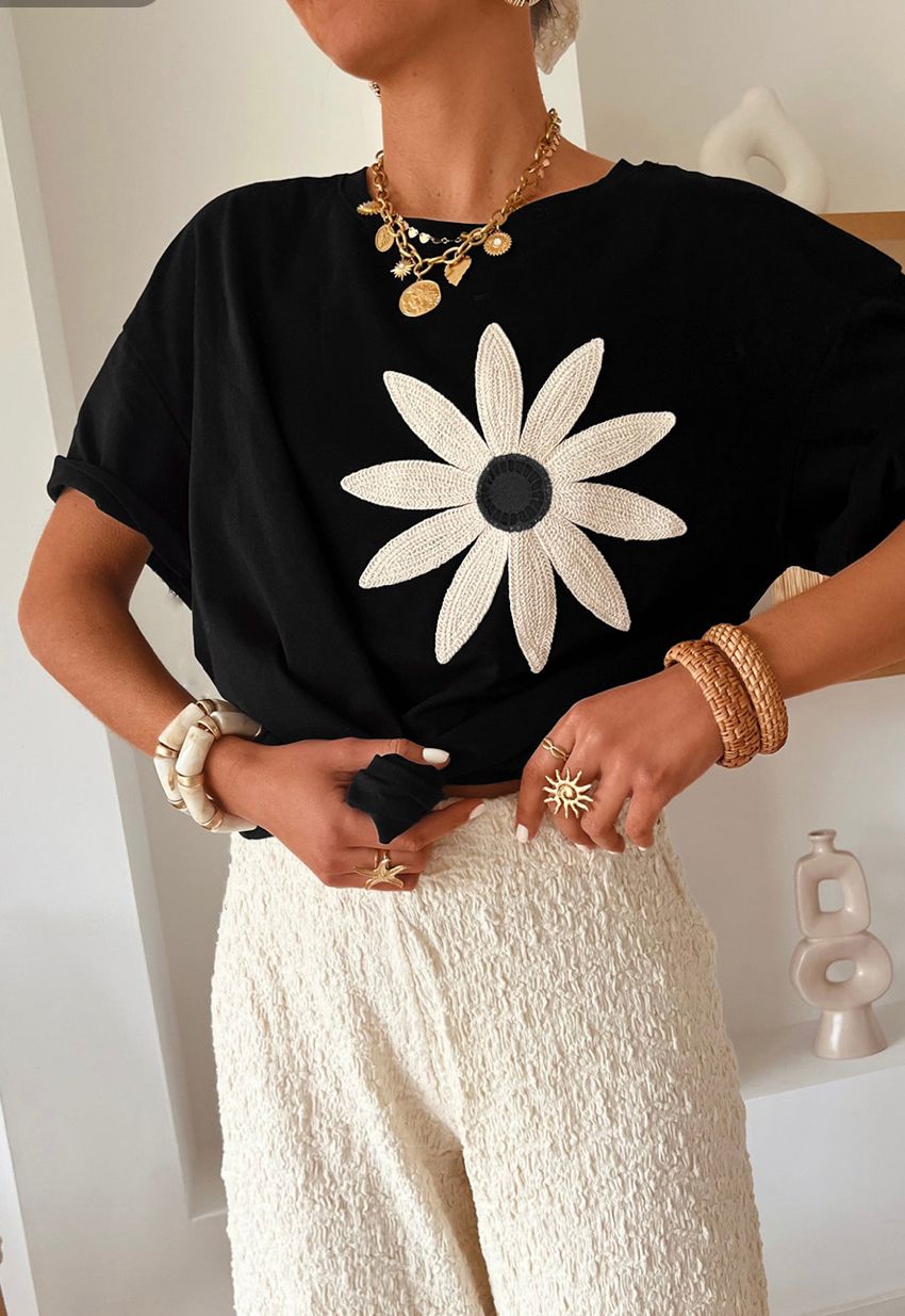 Crochet Floral Graphic Drop Shoulder Loose Tee