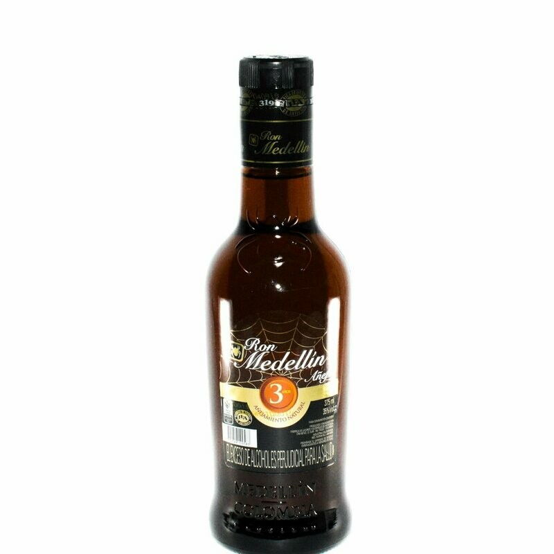 Ron Medellín 3 años media 375 ml