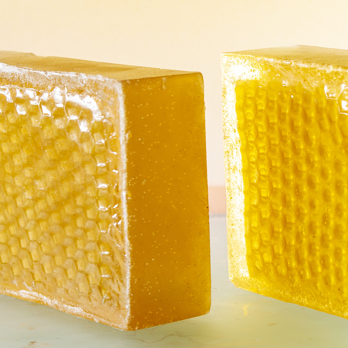 Органическое мыло на медовых сотах с водорослевым маслом