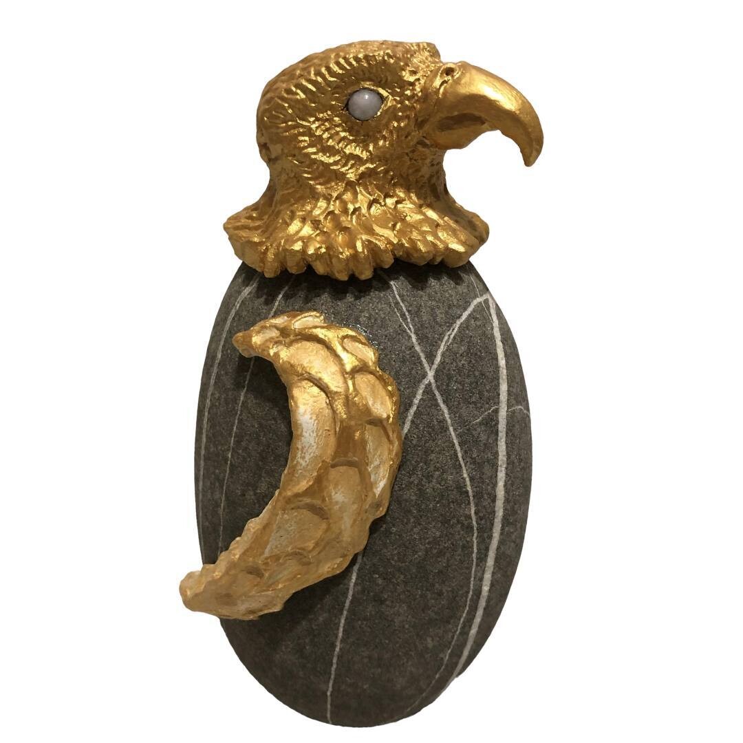 Интерьерная статуэтка Морской орёл Куахтемок - глина, кальцит, галька