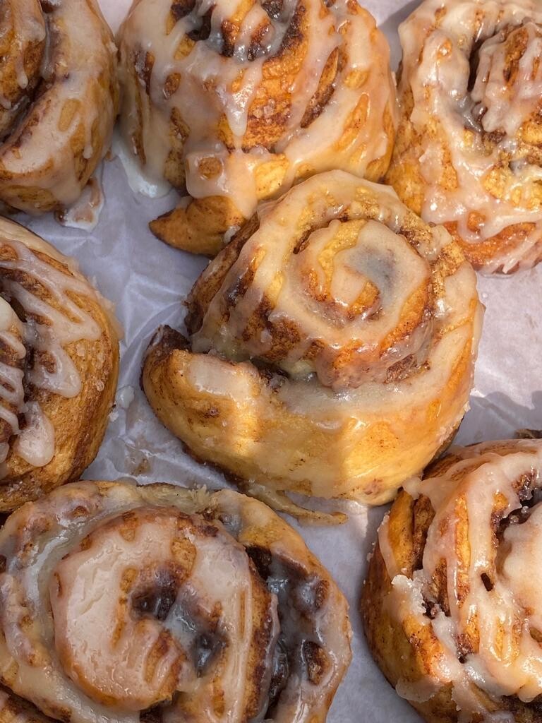 Feel Good Friday Pack 15x Sugar glaze Cinnamon rolls     Save ( LKR 900 )