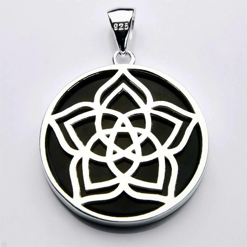 Pendentif Fleur de venus avec Onyx