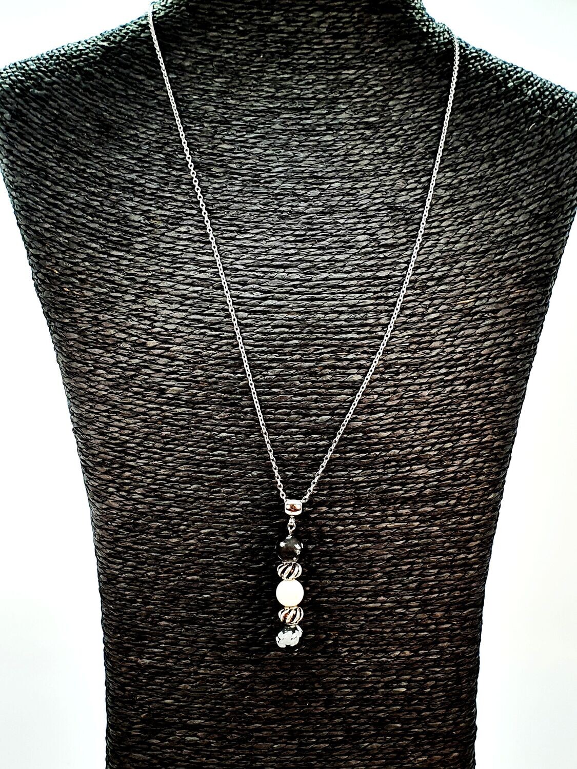 Collier Obsidienne flocon de neige mat et magnésite, 8 mm