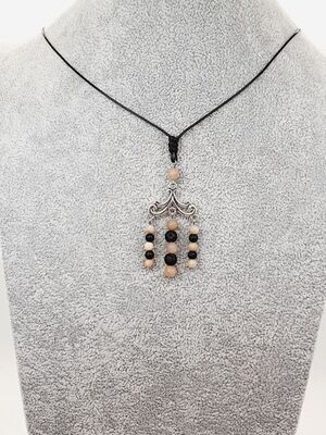 Collier Pierre de Lune et Pierre de Lave, mate et polie, 6 et 8 mm