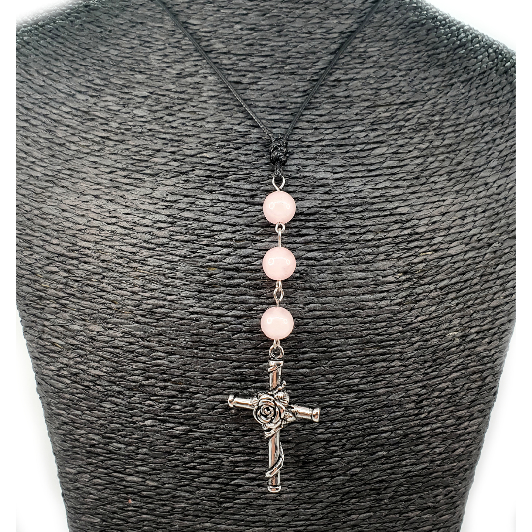 Collier rose croix - quartz rose - 8 mm