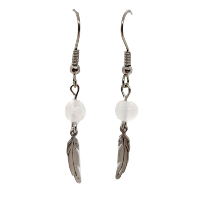 Boucles d&#39;oreilles - Sélénite et plume