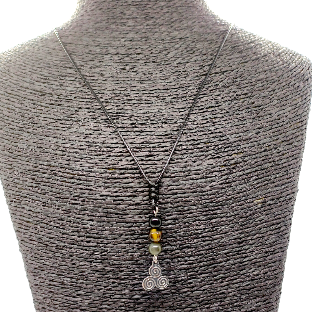 Collier triskel - oeil de tigre, labradorite et tourmaline