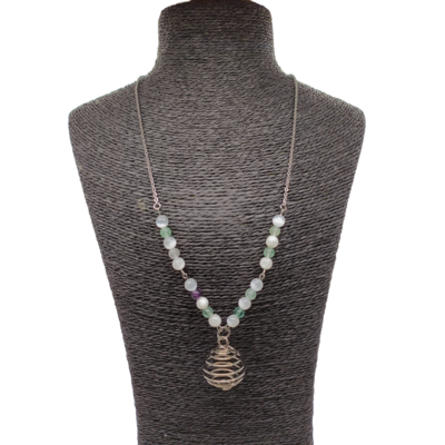 Collier cage à pierre avec Sélénite et Fluorite