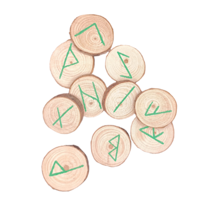 Set de runes Futhark vertes sur rondelles de bois