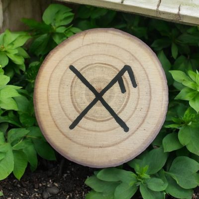 Rune de chance sur bois