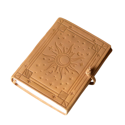Grimoire en cuir élément feu