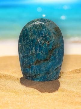 Forme libre en Apatite - 533 gr