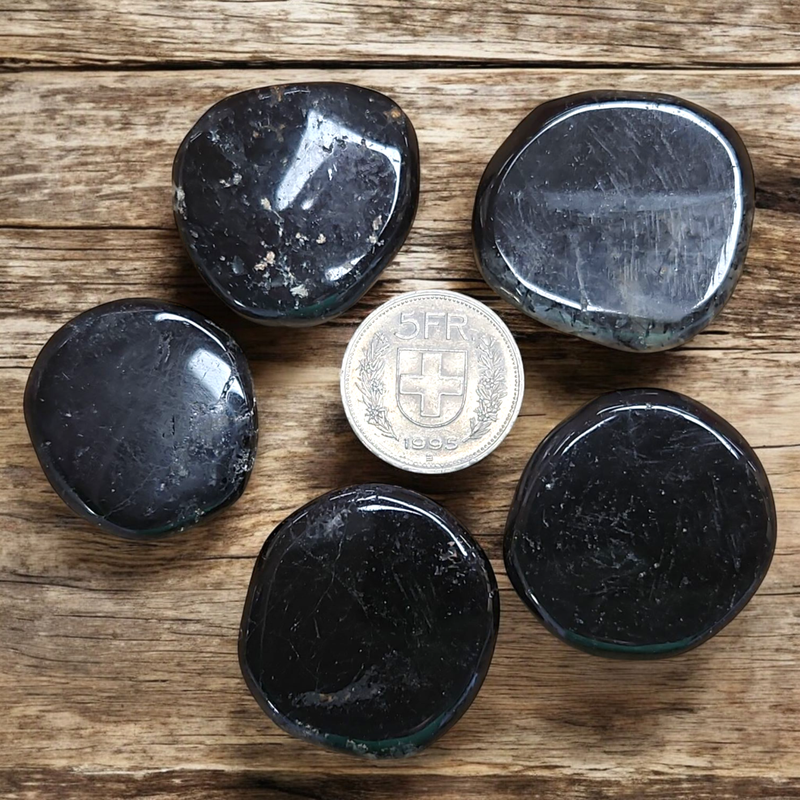 Galet de Tourmaline Noire – Environ 4 cm