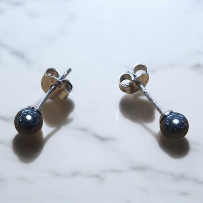 Puces d’oreilles Hématite – 4 mm – Argent 925