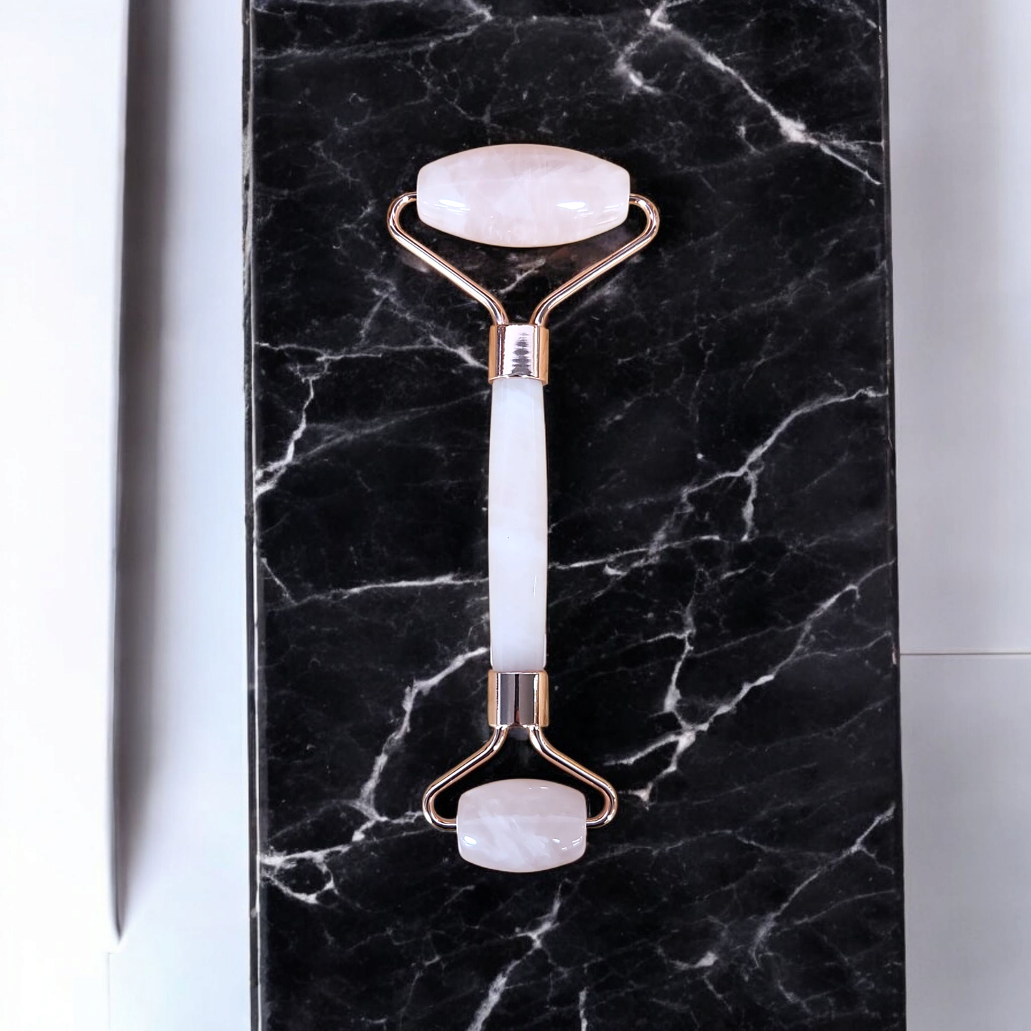 Massage Roller en Quartz Rose – 14 cm