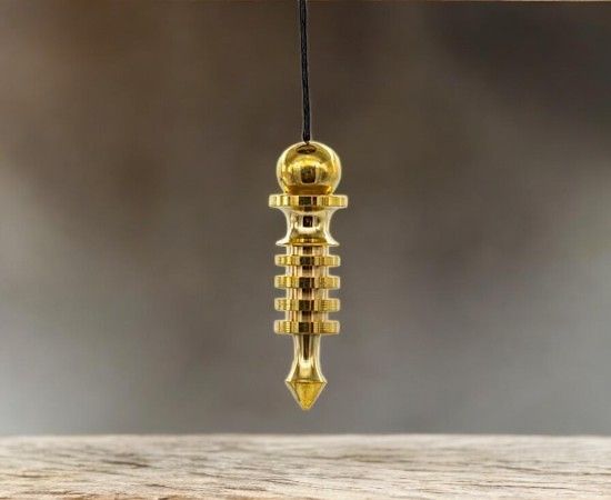 ​Pendule Isis en laiton