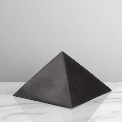 Pyramide Shungite 10x10cm