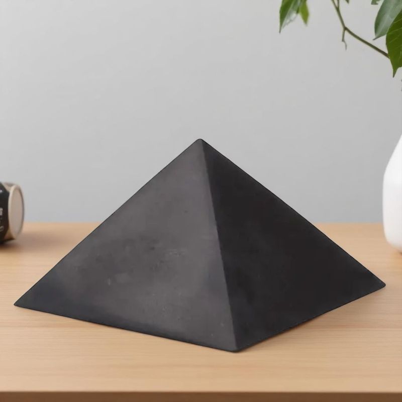 Pyramide Shungite 15x15cm