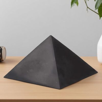 Pyramide Shungite 15x15cm