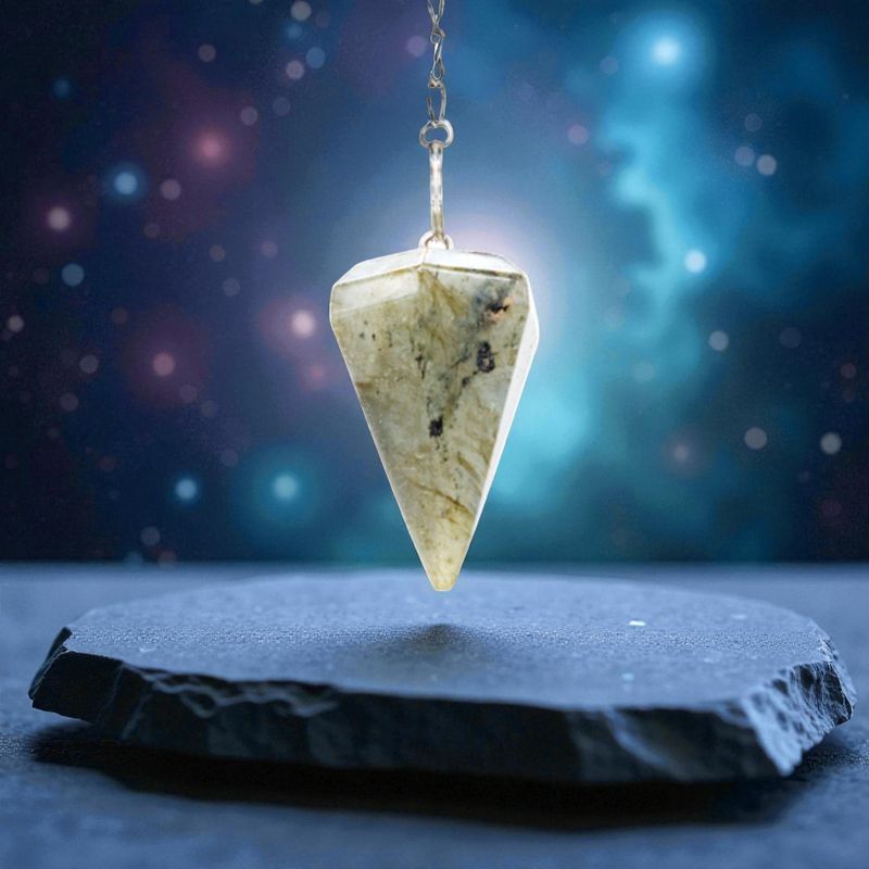 Pendule Hexagonal en Labradorite