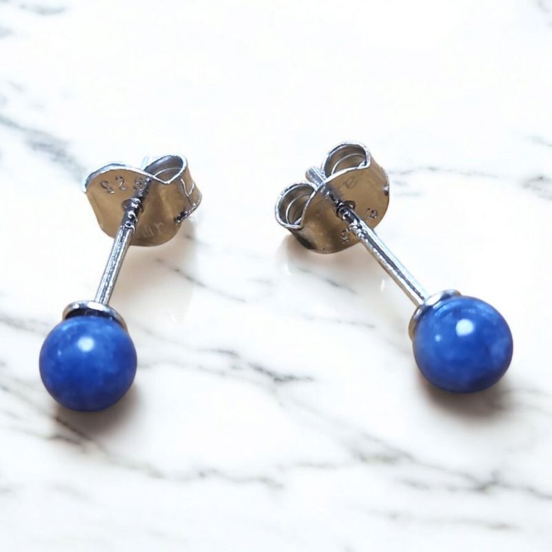 Puces d’oreilles Sodalite – 4 mm – Argent 925