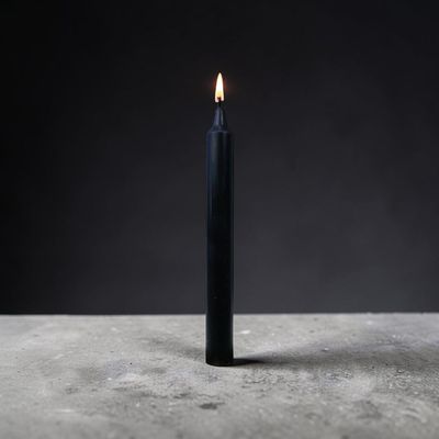 Bougie Noire – Dimension : Hauteur : 22 cm Poids : 60 gr
