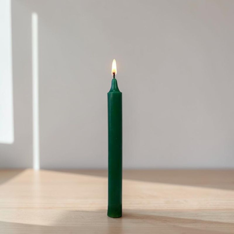Bougie Sapin / Verte – Dimension : Hauteur : 22 cm Poids : 60 gr