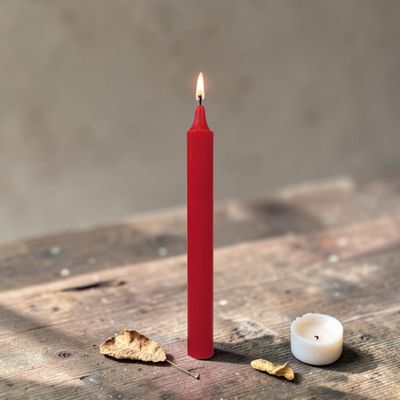 Bougie Rouge Vif – Dimension : Hauteur : 22cm Poids : 60 gr