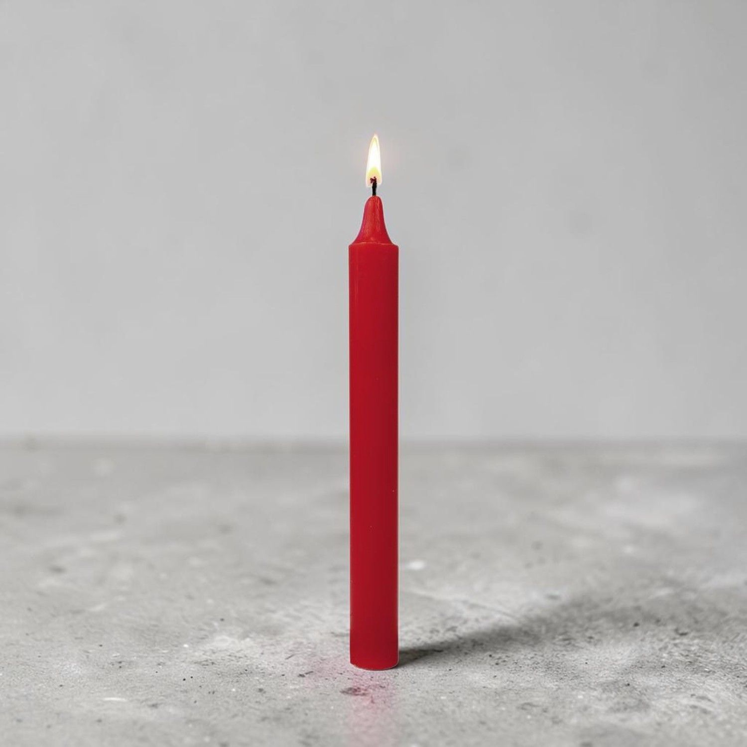 Bougie Rouge Vif – Dimension : Hauteur : 22cm Poids : 60 gr