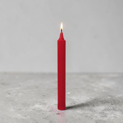 Bougie Rouge Vif – Dimension : Hauteur : 22cm Poids : 60 gr