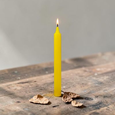 Bougie Jaune vif – Dimension : Hauteur : 22 cm Poids : 60 gr