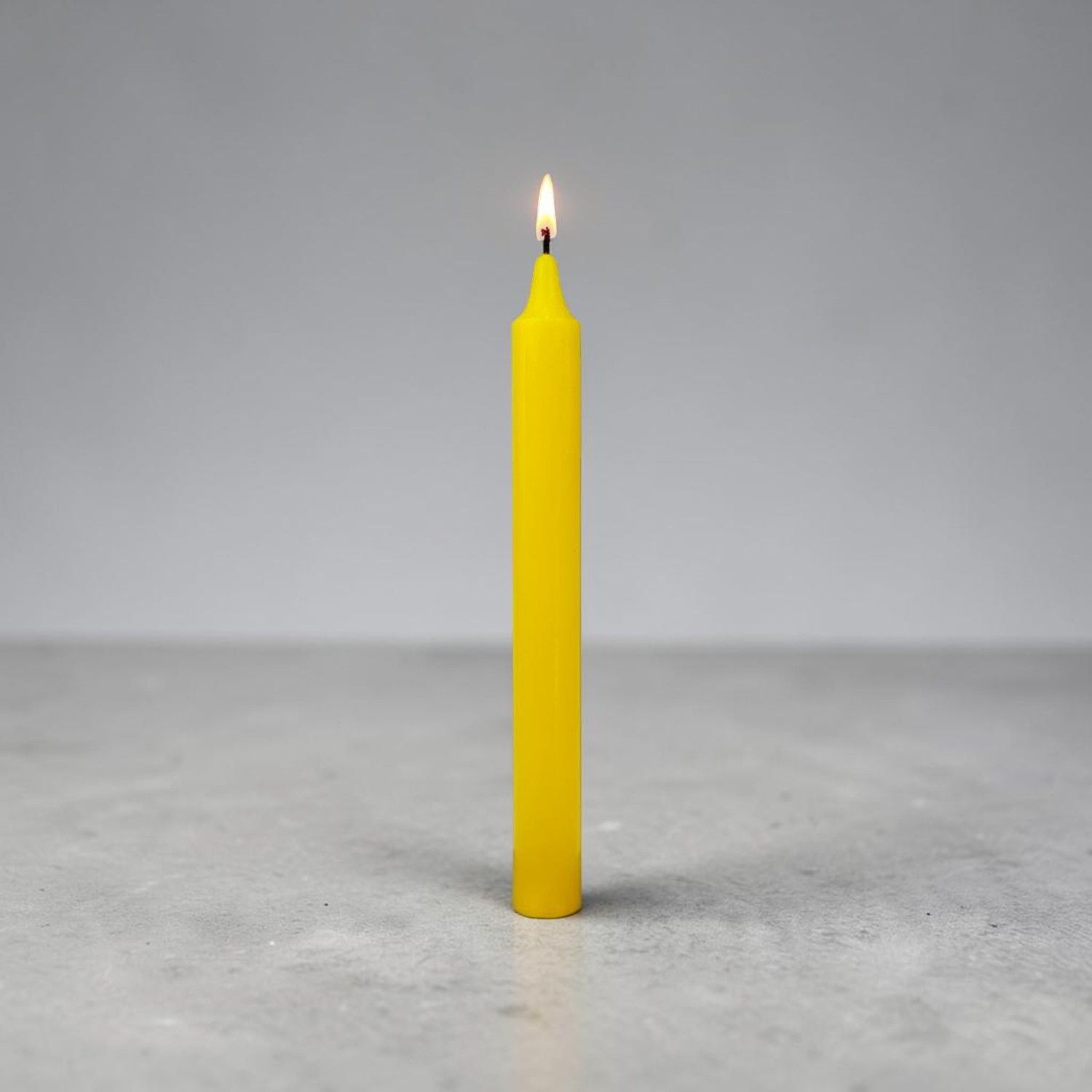 Bougie Jaune vif – Dimension : Hauteur : 22 cm Poids : 60 gr