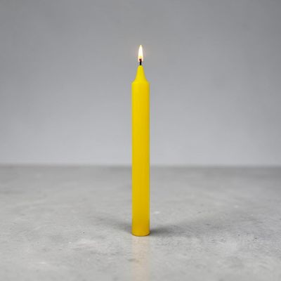 Bougie Jaune vif – Dimension : Hauteur : 22 cm Poids : 60 gr