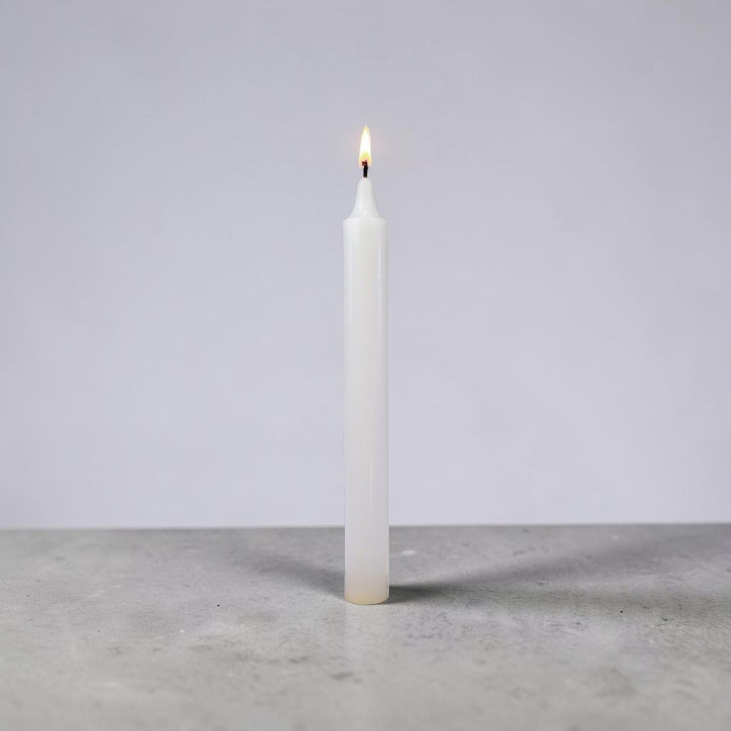 Bougie Blanche – Dimension : Hauteur : 22 cm Poids : 60 gr