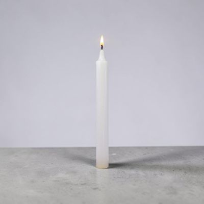 Bougie Blanche – Dimension : Hauteur : 22 cm Poids : 60 gr