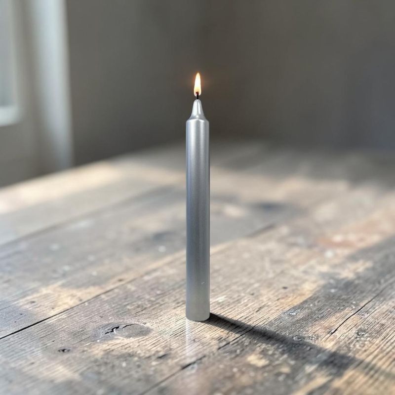 Bougie chandelle argent - 22 cm de hauteur et pèse 60 gr
