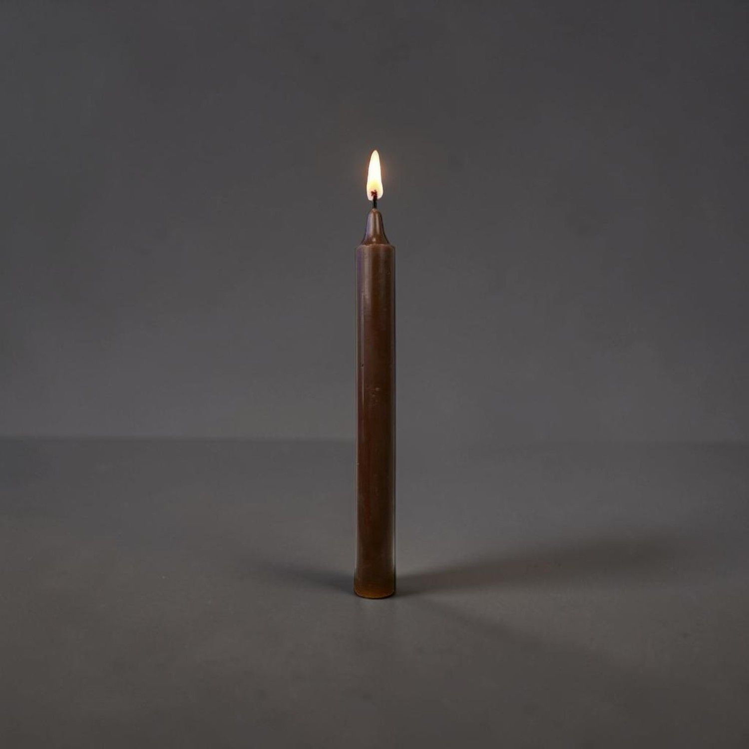 Bougie marron – Dimension : Hauteur : 22 cm Poids : 60 gr