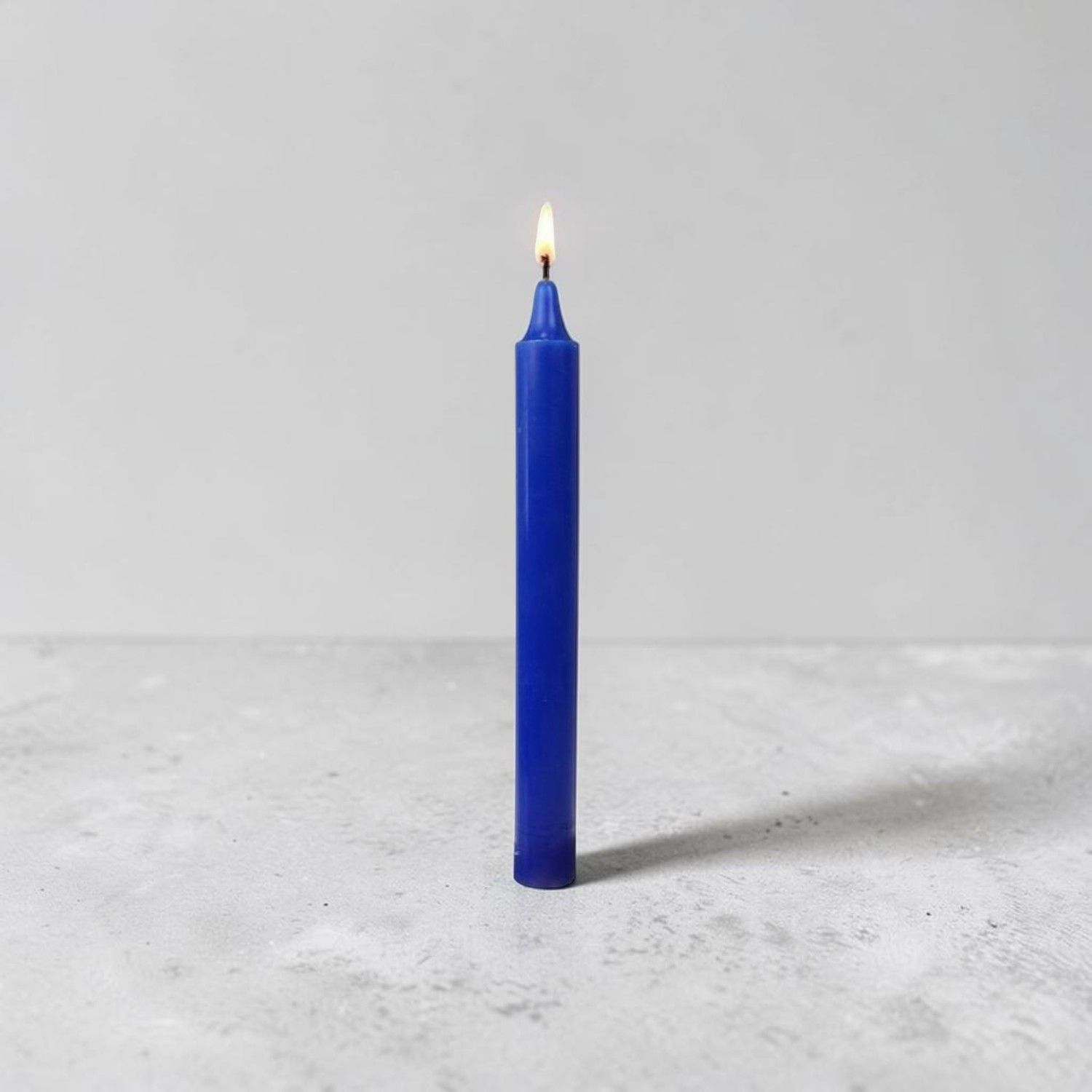 Bougie bleu marine – Dimension : Hauteur : 22 cm Poids : 60 gr