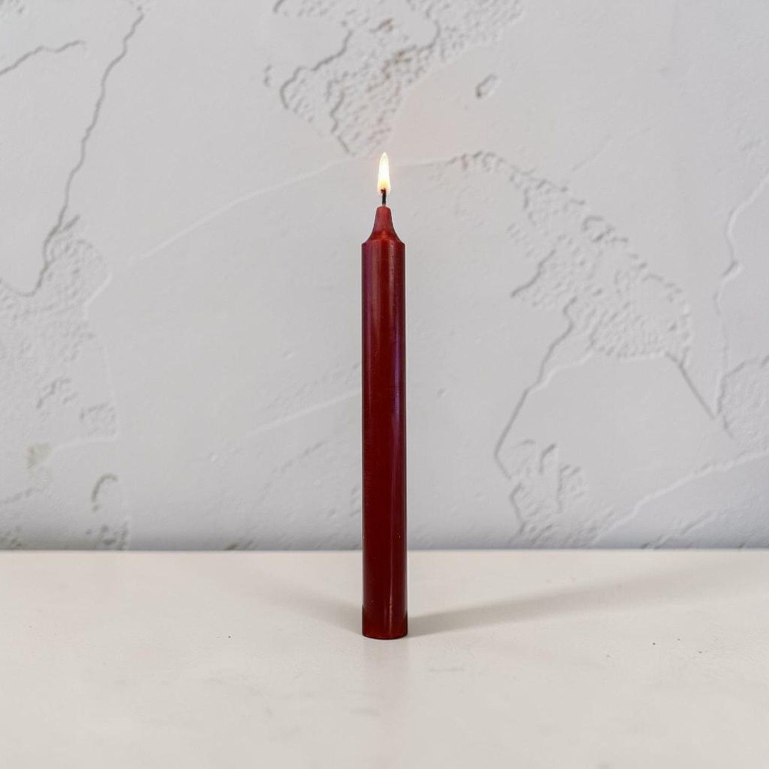 Bougie bordeaux – Dimension : Hauteur : 22 cm Poids : 60 gr