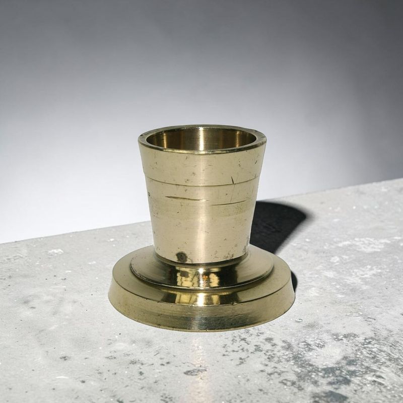 Porte bougie chandelle en laiton doré - H 3,5 cm / L 4cm