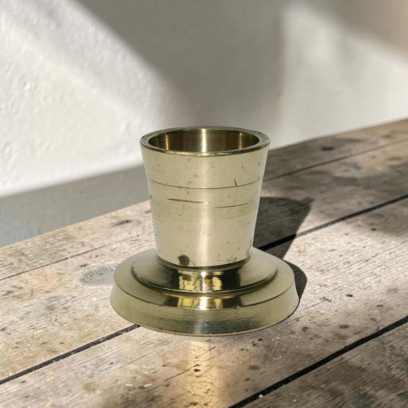 Porte bougie chandelle en laiton doré - H 3,5 cm / L 4cm