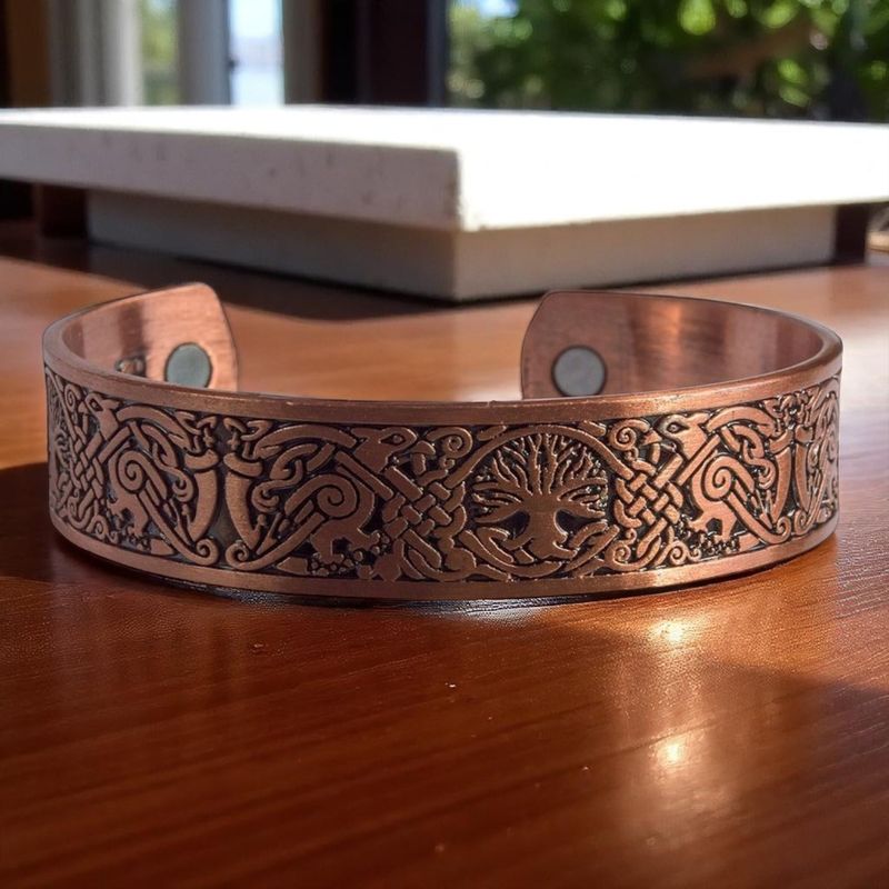 Bracelet en Cuivre Gravé Motifs Celtiques et Arbre de Vie