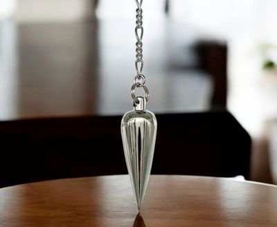 Pendule Art Déco en Laiton Chromé brillant Pendule Art Déco en Laiton Chromé brillant