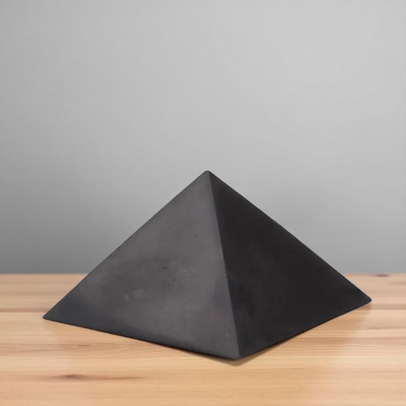 Pyramide Shungite 10x10cm