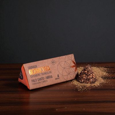 Encens de forme triangulaire Sagrada Madre – Palo Santo & Myrrhe